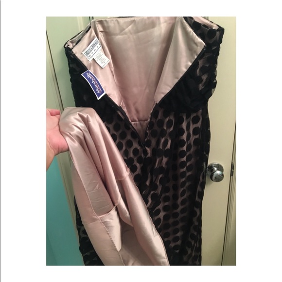 SOLD-🖤Ladies Jennifer Howard Strapless Dress - Picture 4 of 7